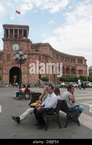 Sommerabend im Hanrapetutyan Hraparak (Platz der Republik, der ehemalige Lenin-Platz), Jerewan, Armenien Stockfoto