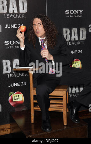 Weird Al Yankovic World premiere von "Bad Teacher", gehalten am Ziegfeld Theater - Ankunft New York City, USA - 20.06.11 Stockfoto