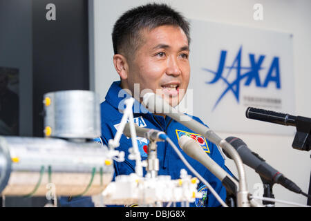 29. Juli 2013, Tsukuba, Japan - spricht japanischer Astronaut Koichi Wakata über die bevorstehende Mission während einer Pressekonferenz auf der Japan Aerospace Exploration Agency in Tsukuba, Präfektur Ibaraki, etwa 55 km nordöstlich von Tokio, auf Montag, 29. Juli 2013. Wakata, 49, wird der erste japanische Astronaut, als Kommandant der internationalen Raumstation ISS zu dienen. Er wird das russische Raumschiff Sojus geplant für den Start am 7. November an Bord. (Foto: AFLO) UUK - mis- Stockfoto