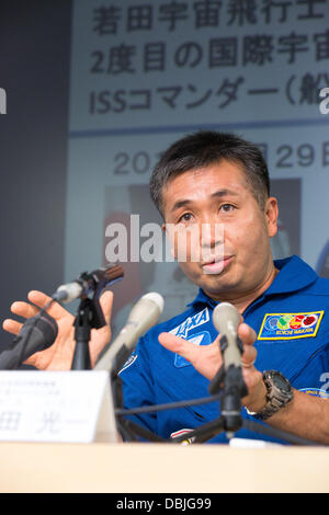 29. Juli 2013, Tsukuba, Japan - spricht japanischer Astronaut Koichi Wakata über die bevorstehende Mission während einer Pressekonferenz auf der Japan Aerospace Exploration Agency in Tsukuba, Präfektur Ibaraki, etwa 55 km nordöstlich von Tokio, auf Montag, 29. Juli 2013. Wakata, 49, wird der erste japanische Astronaut, als Kommandant der internationalen Raumstation ISS zu dienen. Er wird das russische Raumschiff Sojus geplant für den Start am 7. November an Bord. (Foto: AFLO) UUK - mis- Stockfoto