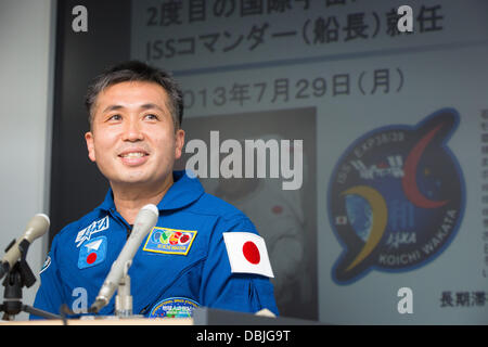 29. Juli 2013, Tsukuba, Japan - spricht japanischer Astronaut Koichi Wakata über die bevorstehende Mission während einer Pressekonferenz auf der Japan Aerospace Exploration Agency in Tsukuba, Präfektur Ibaraki, etwa 55 km nordöstlich von Tokio, auf Montag, 29. Juli 2013. Wakata, 49, wird der erste japanische Astronaut, als Kommandant der internationalen Raumstation ISS zu dienen. Er wird das russische Raumschiff Sojus geplant für den Start am 7. November an Bord. (Foto: AFLO) UUK - mis- Stockfoto