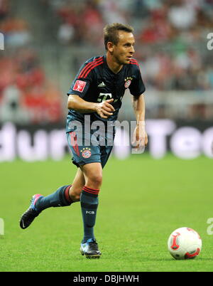 München, Deutschland. 31. Juli 2013. Fahrradrikschas Spieler Rafinha beim Audi Cup Fussball Halbfinale Spiel FC Bayern München Vs FC Sao Paulo in Allianz Arena in München, 31. Juli 2013. Foto: Tobias Hase/Dpa/Alamy Live News Stockfoto