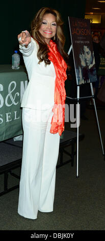 La Buch Toya Jackson Unterzeichnung ihr neues "Starting Over" im Barnes & Noble. New York City, USA - 22.06.11 Stockfoto