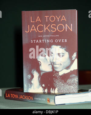 La Buch Toya Jackson Unterzeichnung ihr neues "Starting Over" im Barnes & Noble. New York City, USA - 22.06.11 Stockfoto