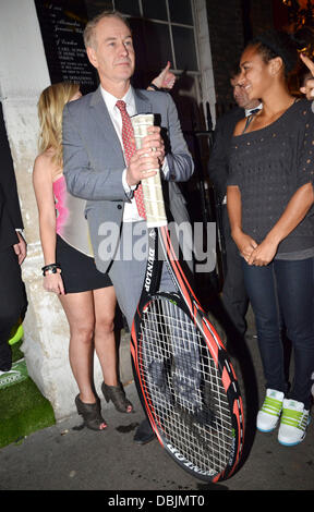 John McEnroe und Heather Watson The Slazenger Party statt auf das Haus von St. Barnabas - Abflüge London, England - 23.06.11 Stockfoto