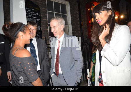 John McEnroe und Heather Watson mit Jameela Jamil The Slazenger Party statt auf das Haus von St. Barnabas - Abflüge London, England - 23.06.11 Stockfoto