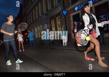 Heather Watson und Jameela Jamil The Slazenger Party statt auf das Haus von St. Barnabas - Abflüge London, England - 23.06.11 Stockfoto