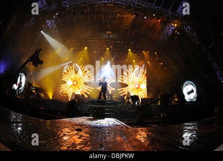 U2 Die 2011 Glastonbury Musikfestival auf würdig Farm in Pilton - Tag1 - Performances Somerset, England - 24.06.11 Stockfoto