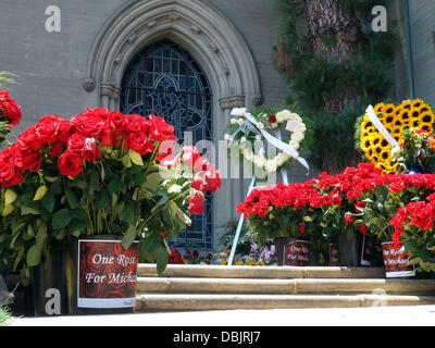 Atmosphäre-Michael Jackson-Fans aus der ganzen Welt besuchen Forest Lawn Memorial Park in Glendale, der Stern auf den zweiten Jahrestag seines Todes Los Angeles, Kalifornien - 25.06.11 zu würdigen Stockfoto