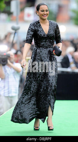 Sonakshi Sinha International Indien Filmakademie - IIFA 2011 Toronto Awards Gala im Rogers Centre - Arrivals Toronto, Kanada - 25.06.11 Stockfoto