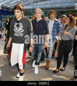 Zain Malik, Niall Horan und Liam Payne von One Direction, die Ankunft am Flughafen Heathrow auf einem Flug von LAX London, England - 26.06.11 Stockfoto