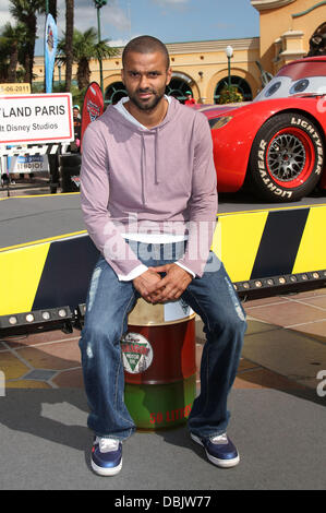 Tony Parker-die französische premiere von "Cars 2" im Disneyland Paris - Ankunft Paris, Frankreich - 25.06.11 Stockfoto