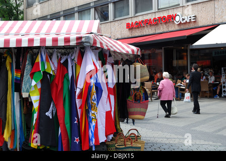 Marktstand, Verkauf von Souvenirs, Nürnberg, Bayern, Deutschland, Westeuropa. Stockfoto