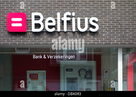 Zeichen mit Logo des belgischen Belfius Bank und Zusicherungen in Belgien Stockfoto