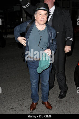 Paul Simon wieder in Claridges nach seinem Auftritt im Hammersmith Apollo London, England - 30.06.11 spielen Stockfoto