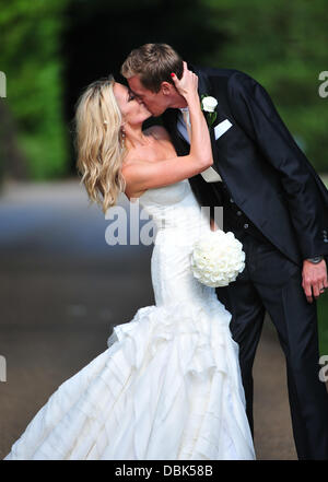 Peter Crouch und Abbey Clancy aka Abigail Clancy aka Abtei Crouch aka Abigail Crouch aka Abigail Clancy aka Abtei Crouch aka Abigail Crouch Hochzeit in Stapleford Park Hotel Leicestershire, England - 30.06.11 Stockfoto