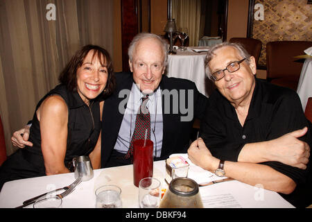 Didi Conn, David Shire und Richard Maltby, Jr.-Premiere von "Berg und Broadway: Broadway Show Stopper und Theater Lieder von Neil Berg" bei Feinstein im Loews Regency Hotel - Rezeption. New York City, USA - 05.07.11 Stockfoto