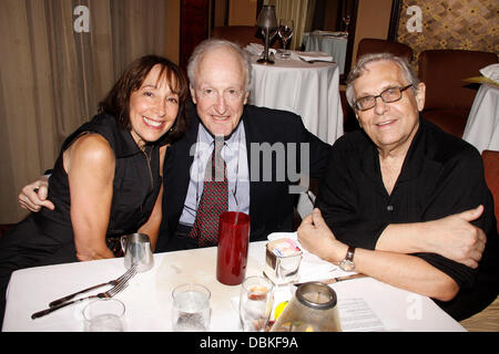 Didi Conn, David Shire und Richard Maltby, Jr.-Premiere von "Berg und Broadway: Broadway Show Stopper und Theater Lieder von Neil Berg" bei Feinstein im Loews Regency Hotel - Rezeption. New York City, USA - 05.07.11 Stockfoto