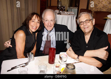 Didi Conn, David Shire und Richard Maltby, Jr.-Premiere von "Berg und Broadway: Broadway Show Stopper und Theater Lieder von Neil Berg" bei Feinstein im Loews Regency Hotel - Rezeption. New York City, USA - 05.07.11 Stockfoto