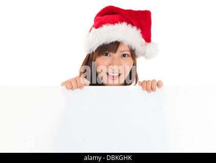 Weihnachtsmädchen mit Zeichen. Wunderschöne Mischlinge asiatische chinesische / japanische Frau mit Billboard suchen überrascht. Isoliert auf weißem Hintergrund. Stockfoto