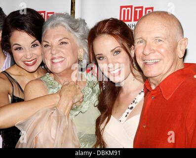 Alexandra Silber, Tyne Daly, Sierra Boggess und Terrence McNally Öffnung Nacht nach der Party für die Broadway-Produktion von "Terrence McNallys Master Class" hielt im b.b. Kings Show-Room New York City, USA - 07.07.11 Stockfoto