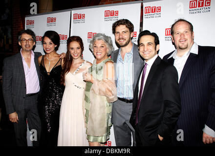 Stephen Wadsworth, Alexandra Silber, Sierra Boggess, Tyne Daly, Clinton Brandhagen, Jeremy Cohen und Garrett Sorenson Opening Night after-Party für die Broadway-Produktion von "Terrence McNallys Master Class" abgehaltenen b.b. Kings Show-Room in New York City, USA Stockfoto