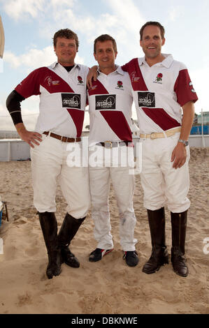 Teilnehmer Sandbanks Beach Polo Championship 2011 veranstaltet von Amika London Sandbänke, England - 08.07.11 Kredit obligatorisch: WENN.com Stockfoto