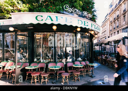 Café de Flore - auf dem Boulevard Saint-Germain im 6. Arrondissement von Paris (Rive Gauche) Stockfoto