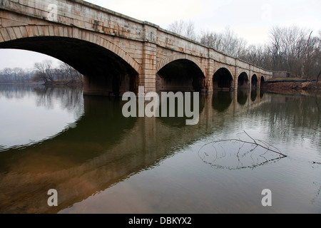 Die historische Brücke an der Mündung des Flusses Monocacy in Maryland. Stockfoto