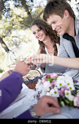 Hochzeit, Feier, Hochzeitsgäste Toasten, Kroatien, Europa Stockfoto