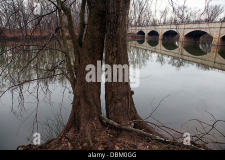 Die historische Brücke an der Mündung des Flusses Monocacy in Maryland. Stockfoto