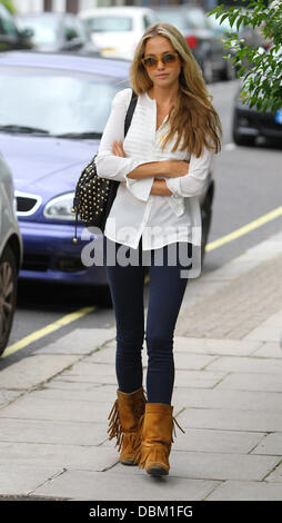 Prinz Harrys neue Freundin Florence Brudenell-Bruce zu Fuß in West London London, England - 13.07.11 Stockfoto