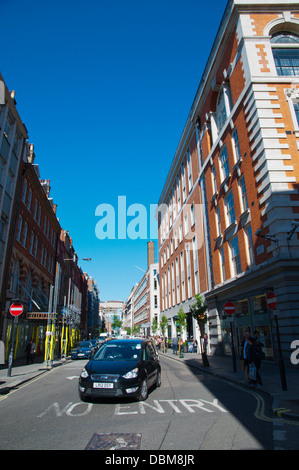 Eastcastle Einbahnstraße in Fitzrovia Bezirk central London England Großbritannien UK Europe Stockfoto