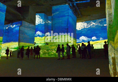 Les Baux, Carrière de Lumière, audiovisuelle shows, Bilder von Vincent Van Gogh und Paul Gauguin, Stockfoto