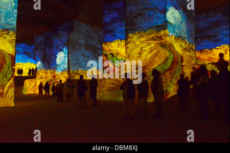 Les Baux, Carrière de Lumière, audiovisuelle shows, Bilder von Vincent Van Gogh und Paul Gauguin, Stockfoto