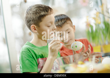 Zwei jungen Malerei Eiern, Osijek, Kroatien, Europa Stockfoto