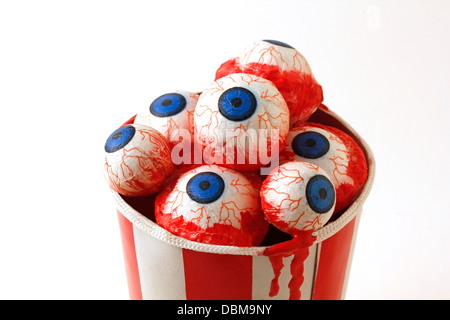 Halloween. Augen in einem Glas. Stockfoto