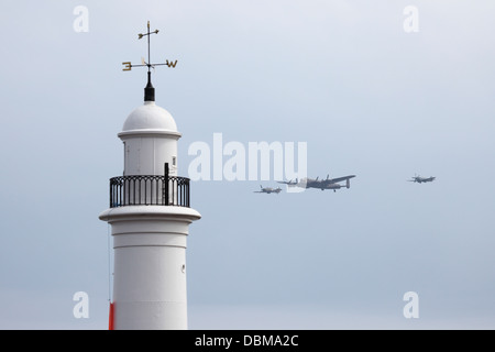 Die Schlacht von Großbritannien Memorial Flug fliegen auf der 2013 Sunderland International Airshow. Stockfoto