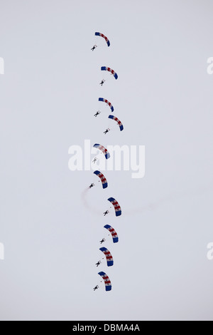 RAF Falcon Fallschirmspringer auf der 2013 Sunderland International Airshow. Stockfoto