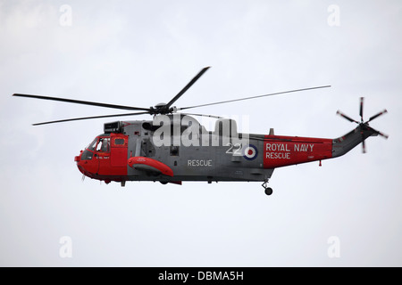 Royal Navy Westland Sea King HU5 Helikopterfliegerei in der 2013 Sunderland International Airshow. Stockfoto