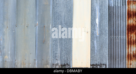 "Zink" alten rostigen Metallwand Hintergrund Stockfoto