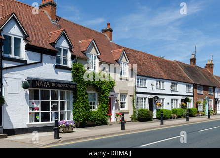 Häuser und Geschäfte in der High Street, Henley-in-Arden, Warwickshire Stockfoto