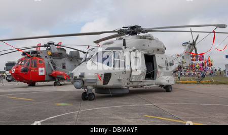 Niederländische Luftwaffe NH 90 Hubschrauber auf der statischen Displayzeile an RNAS Culdrose (c) Bob Sharples/Alamy Stockfoto