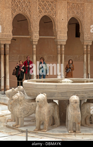 Die Löwen Innenhof, der Alhambra, Granada, Region von Andalusien, Spanien, Europa Stockfoto
