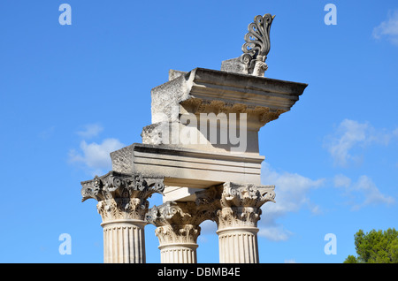 Glanum, Restored Säulen Twin korinthischen Tempels im ersten Forum Romanum von Glanum (20 v. Chr.) Stockfoto