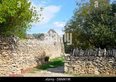 Gordes "Village des Bories" Vaucluse Abteilung von Frankreich landwirtschaftliche Wirtschaftsgebäude "Les Savournins" als ein historisches Denkmal Stockfoto