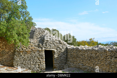 Gordes "Village des Bories" Vaucluse Abteilung von Frankreich landwirtschaftliche Wirtschaftsgebäude "Les Savournins" als ein historisches Denkmal Stockfoto