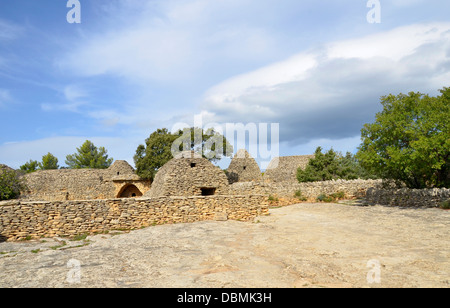 Gordes "Village des Bories" Vaucluse Abteilung von Frankreich landwirtschaftliche Wirtschaftsgebäude "Les Savournins" als ein historisches Denkmal Stockfoto