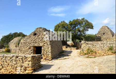 Gordes "Village des Bories" Vaucluse Abteilung von Frankreich landwirtschaftliche Wirtschaftsgebäude "Les Savournins" als ein historisches Denkmal Stockfoto