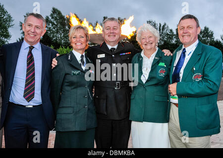 Belfast, Nordirland. 1. August 2013 - Mitglieder des Organisationskomitees des World Police und Feuer-Spiele (WPFG) bei der Eröffnungsfeier mit DCC Judith Gillespie, Dale Ashford aus der NIFRS und Dame Mary Peters Credit: Stephen Barnes/Alamy Live News Stockfoto